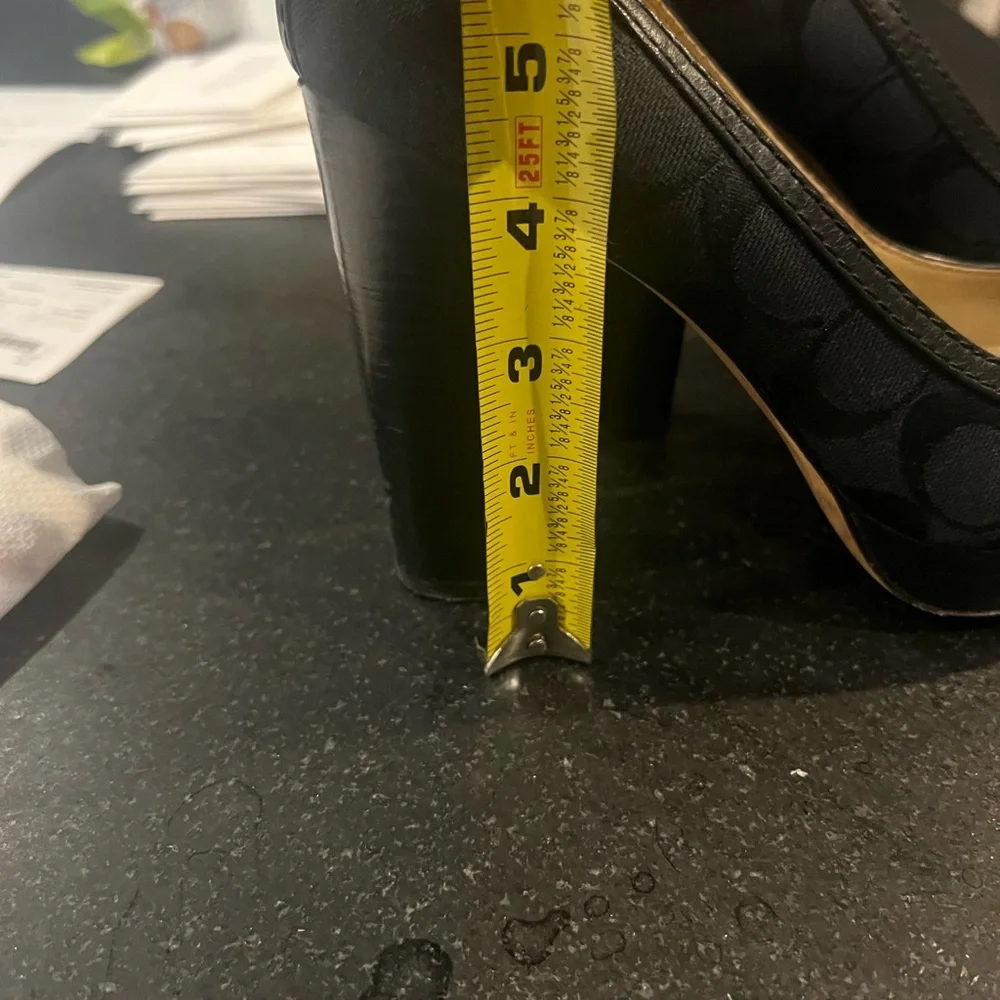 Coach heels size 8.5 - Picture 3 of 6